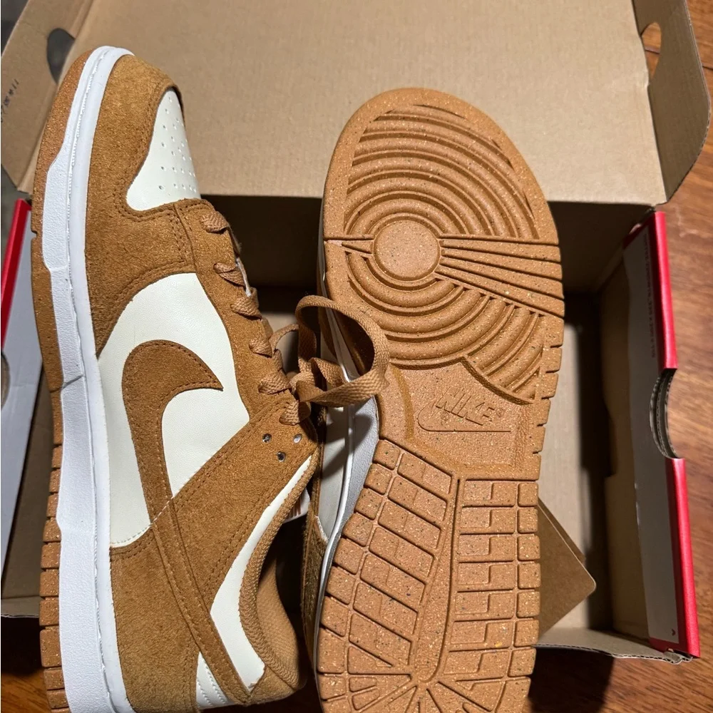 Nike Low-Top Sneakers in Wheat and Sail - Picture 4 of 11
